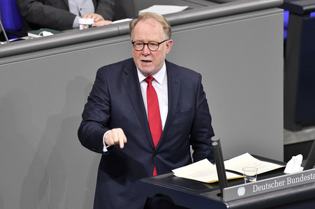 215. Sitzung des Deutschen Bundestages in Berlin