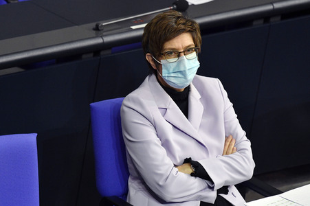 215. Sitzung des Deutschen Bundestages in Berlin