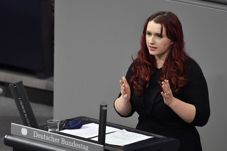 215. Sitzung des Deutschen Bundestages in Berlin