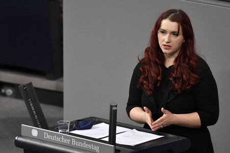 215. Sitzung des Deutschen Bundestages in Berlin