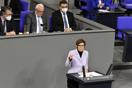 215. Sitzung des Deutschen Bundestages in Berlin