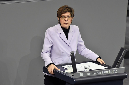 215. Sitzung des Deutschen Bundestages in Berlin