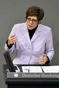 215. Sitzung des Deutschen Bundestages in Berlin