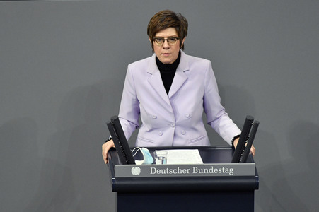 215. Sitzung des Deutschen Bundestages in Berlin