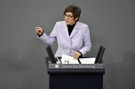 215. Sitzung des Deutschen Bundestages in Berlin