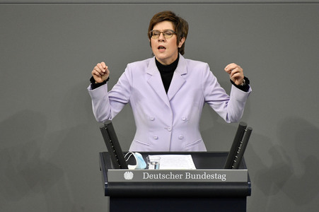 215. Sitzung des Deutschen Bundestages in Berlin