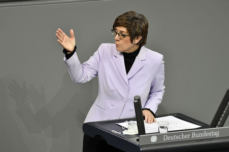 215. Sitzung des Deutschen Bundestages in Berlin