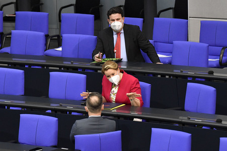 216. Sitzung des Deutschen Bundestages in Berlin