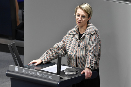 216. Sitzung des Deutschen Bundestages in Berlin