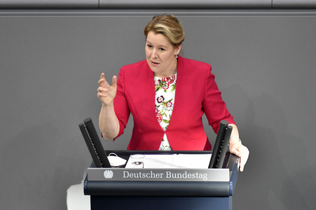216. Sitzung des Deutschen Bundestages in Berlin