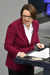 216. Sitzung des Deutschen Bundestages in Berlin