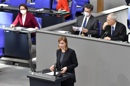 216. Sitzung des Deutschen Bundestages in Berlin