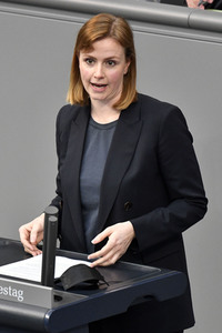 216. Sitzung des Deutschen Bundestages in Berlin