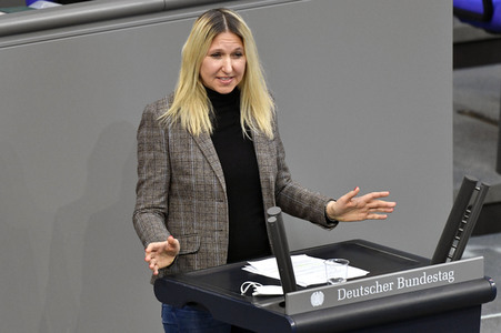 216. Sitzung des Deutschen Bundestages in Berlin