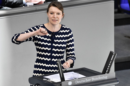 216. Sitzung des Deutschen Bundestages in Berlin