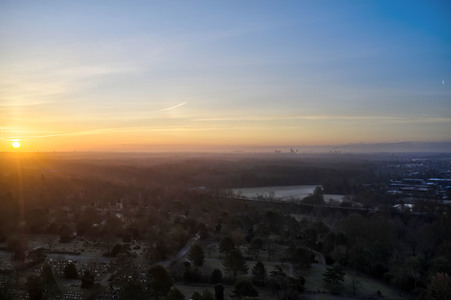 Sonne und Mond über Hannover