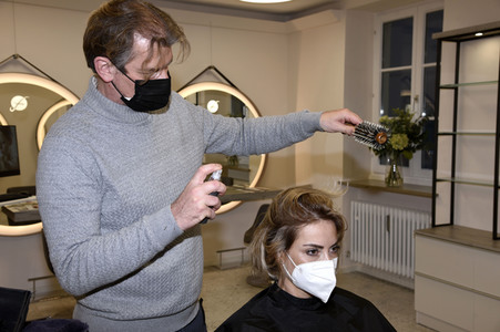 Friseurbesuch von Sarah Valentina Winkhaus in München