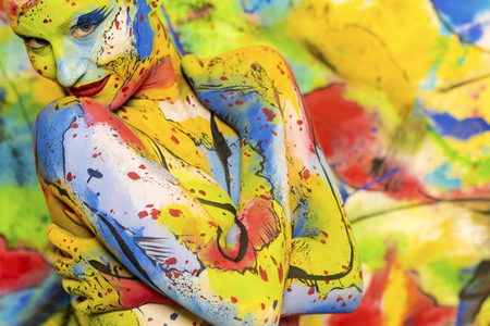 'Internationaler Tag der Farbe / International Color Day'-Bodypainting