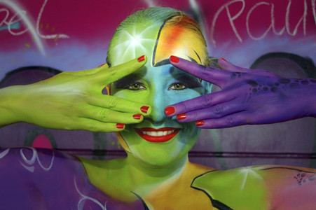 'Internationaler Tag der Farbe / International Color Day'-Bodypainting