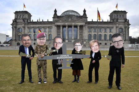 Protestaktion 'Keine Kampfdrohnen für die Bundeswehr!' in Berlin