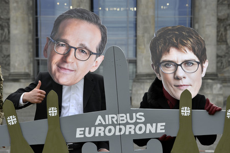 Protestaktion 'Keine Kampfdrohnen für die Bundeswehr!' in Berlin