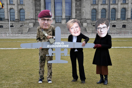 Protestaktion 'Keine Kampfdrohnen für die Bundeswehr!' in Berlin
