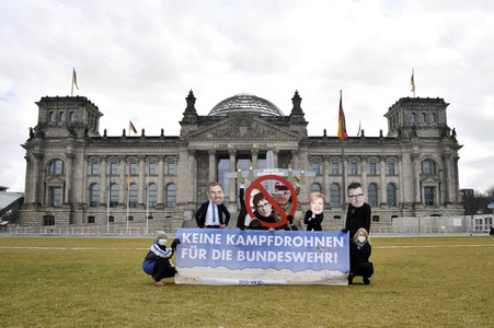 Protestaktion 'Keine Kampfdrohnen für die Bundeswehr!' in Berlin