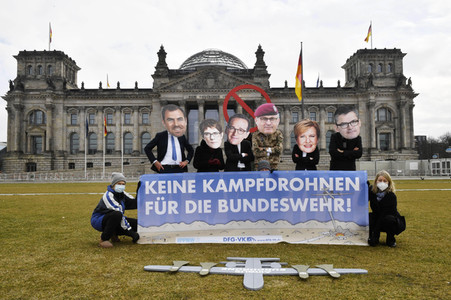 Protestaktion 'Keine Kampfdrohnen für die Bundeswehr!' in Berlin