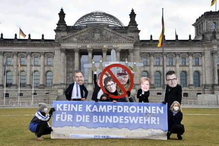 Protestaktion 'Keine Kampfdrohnen für die Bundeswehr!' in Berlin
