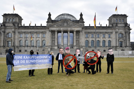 Protestaktion 'Keine Kampfdrohnen für die Bundeswehr!' in Berlin