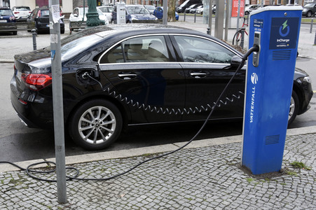 Symbolfoto Ladestation für Elektrofahrzeuge