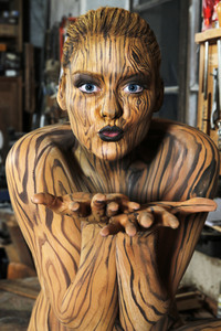 'Welttag des Holzes / World Wood Day'-Bodypainting