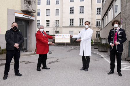 Spendenscheckübergabe an das Dr. von Haunersche Kinderspital in München