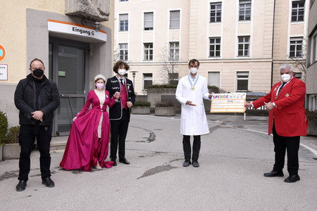Spendenscheckübergabe an das Dr. von Haunersche Kinderspital in München