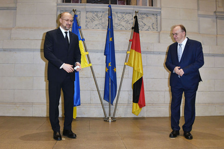 Fototermin mit Reiner Haseloff und Denys Schmyhal in Berlin