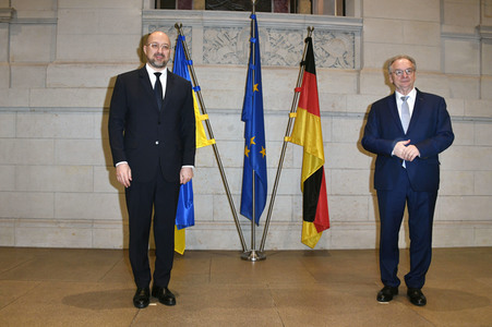 Fototermin mit Reiner Haseloff und Denys Schmyhal in Berlin