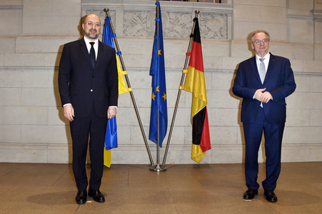 Fototermin mit Reiner Haseloff und Denys Schmyhal in Berlin