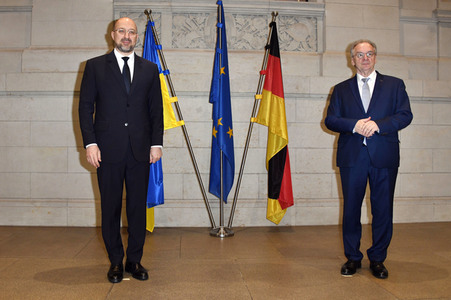 Fototermin mit Reiner Haseloff und Denys Schmyhal in Berlin