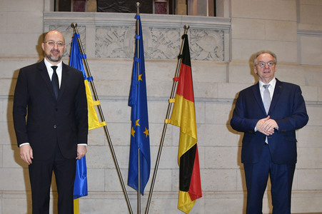 Fototermin mit Reiner Haseloff und Denys Schmyhal in Berlin