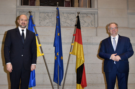 Fototermin mit Reiner Haseloff und Denys Schmyhal in Berlin