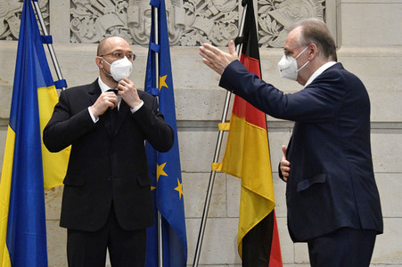 Fototermin mit Reiner Haseloff und Denys Schmyhal in Berlin