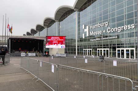 Alarmstufe Rot - Alster in Flammen in Hamburg