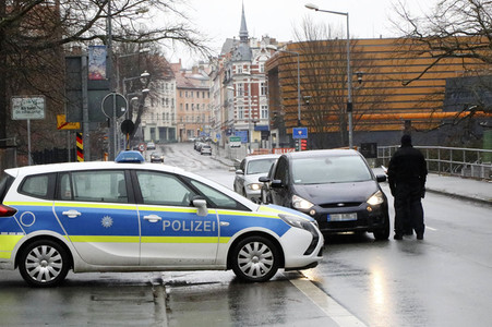 Kontrolle des Grenzverkehrs am Grenzübergang Görlitz - Zgorzelec