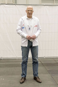 Peter Tschentscher bei der Arbeit im Impfzentrum in Hamburg