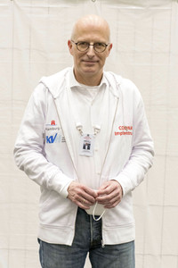 Peter Tschentscher bei der Arbeit im Impfzentrum in Hamburg