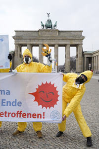 Demonstration 'Radioactive Olympics - Solidarität mit den Betroffenen von Fukushima' in Berlin