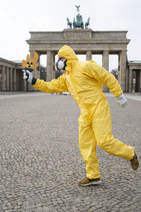 Demonstration 'Radioactive Olympics - Solidarität mit den Betroffenen von Fukushima' in Berlin