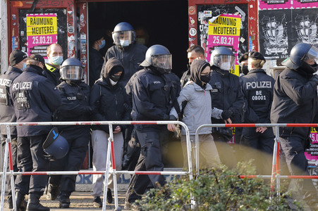 Räumung der Kiezkneipe 'Meuterei' in Berlin