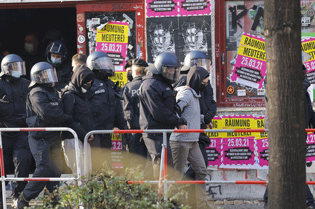 Räumung der Kiezkneipe 'Meuterei' in Berlin