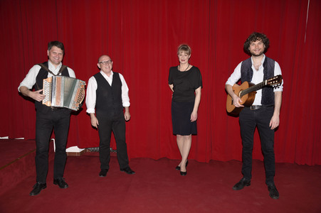 SeelenART-Streaming 'Couplet AG: Das Beste aus 25 Jahren!' in Haar